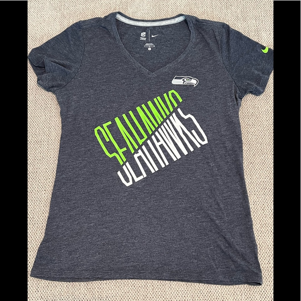 Seattle Seahawks V-neck‎ Tee L